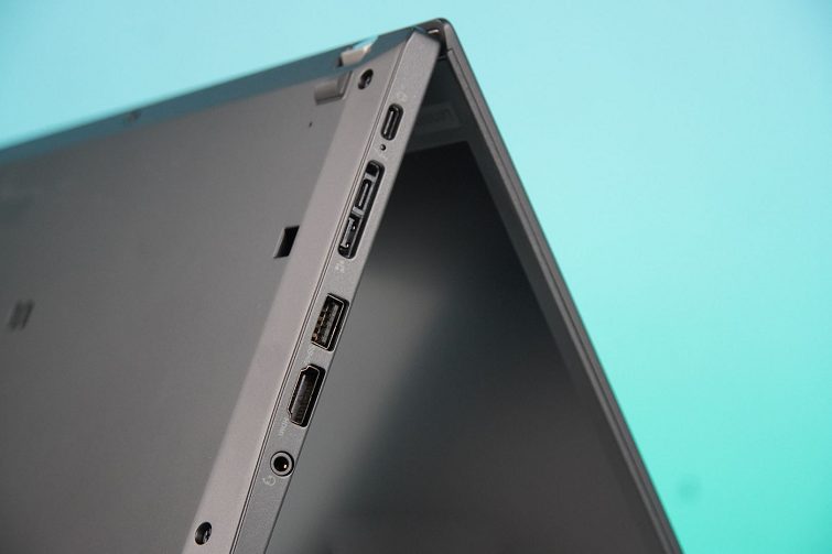 Cạnh trái của máy