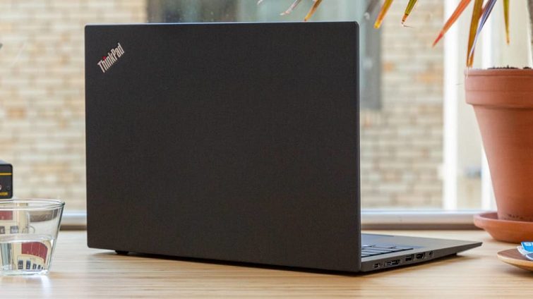 Bản lề rất chắc chắn, gập mở lên đến 180 độ