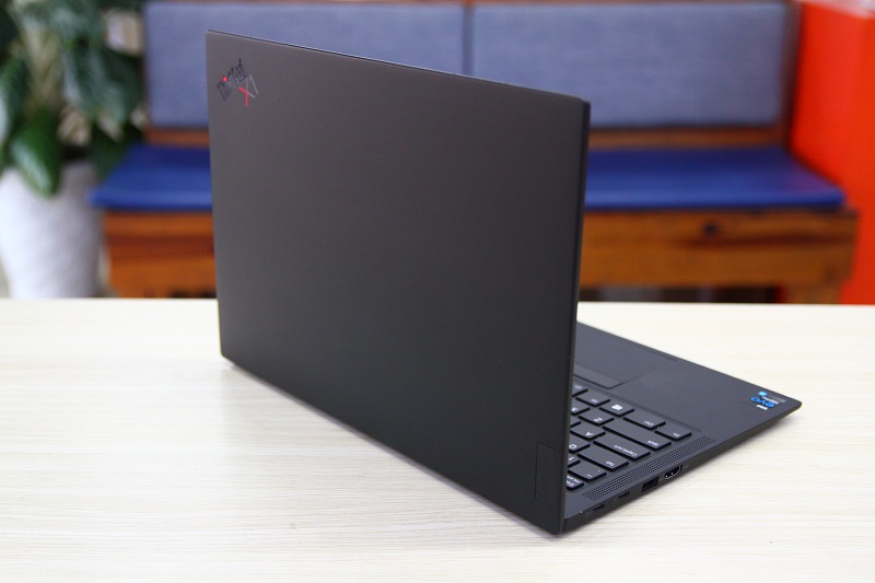 lenovo-thinkpad-x1-carbon-gen-9
