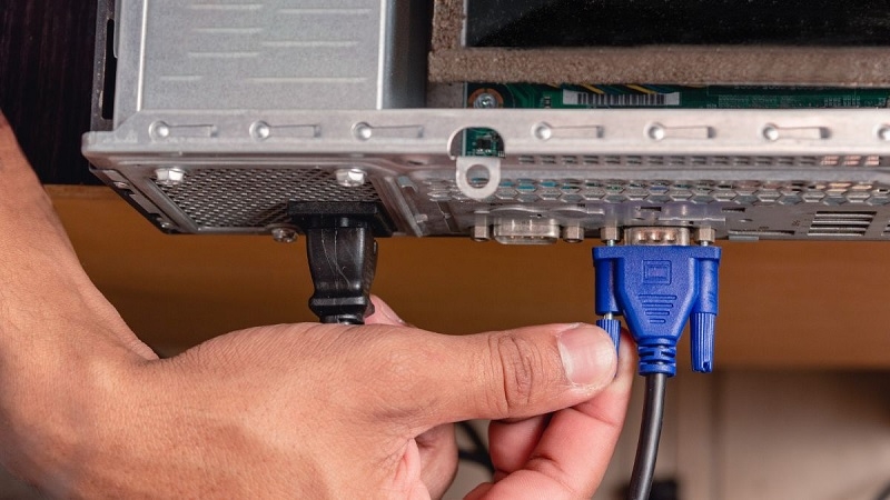 Kiểm tra cáp tín hiệu HDMI/DisplayPort khi laptop không lên hình Kiểm tra cáp tín hiệu HDMI/DisplayPort khi laptop không lên hình
