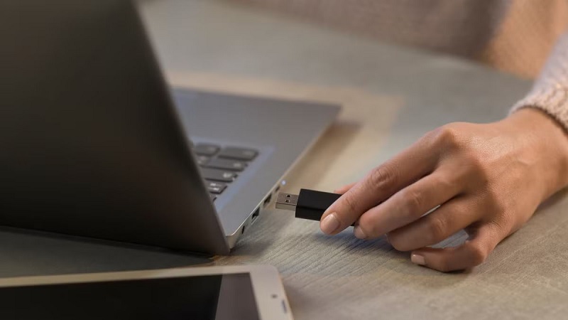 Kiểm tra USB, cổng, cáp và thử trên máy khác Kiểm tra USB, cổng, cáp và thử trên máy khác