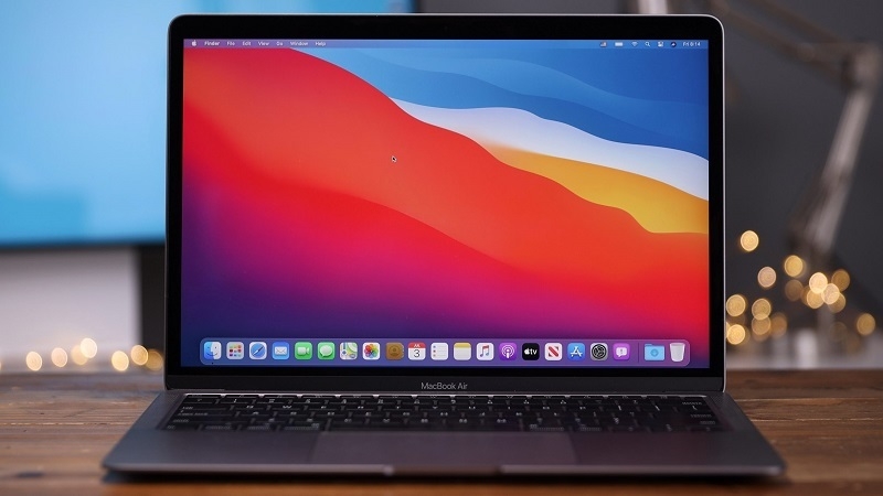 Giao diện màn hình chính của MacOS Big Sur trên máy MacBook