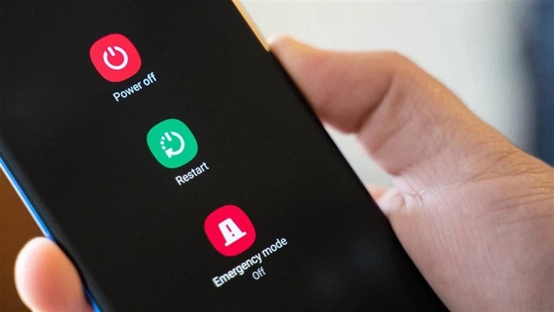 Khởi động lại điện thoại