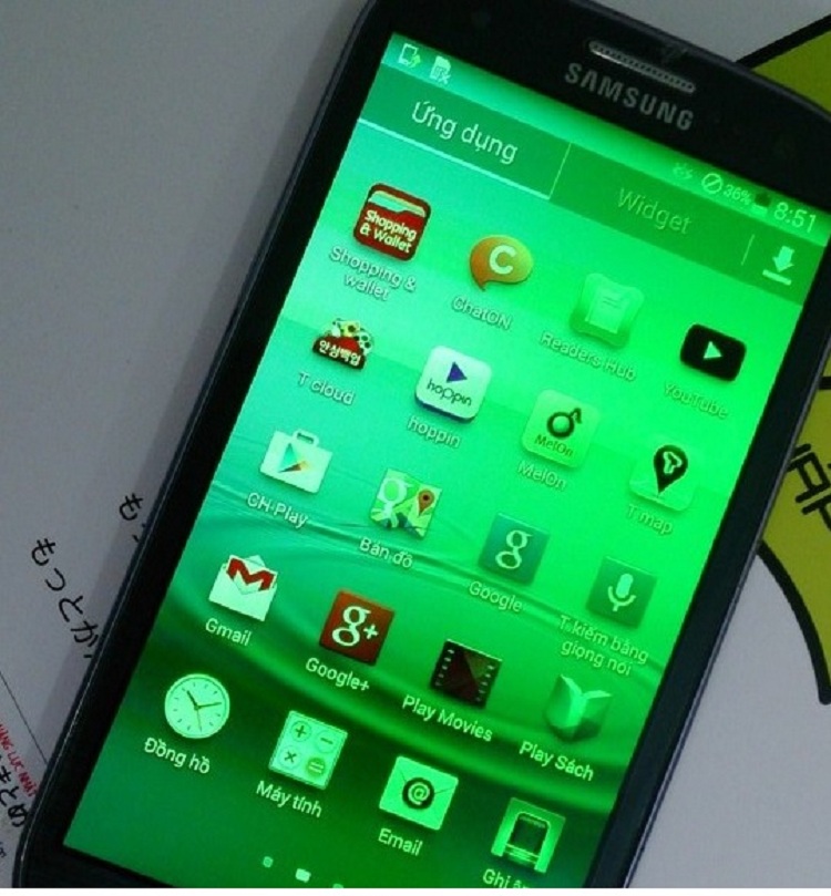 Màn hình điện thoại bị xanh lá cây