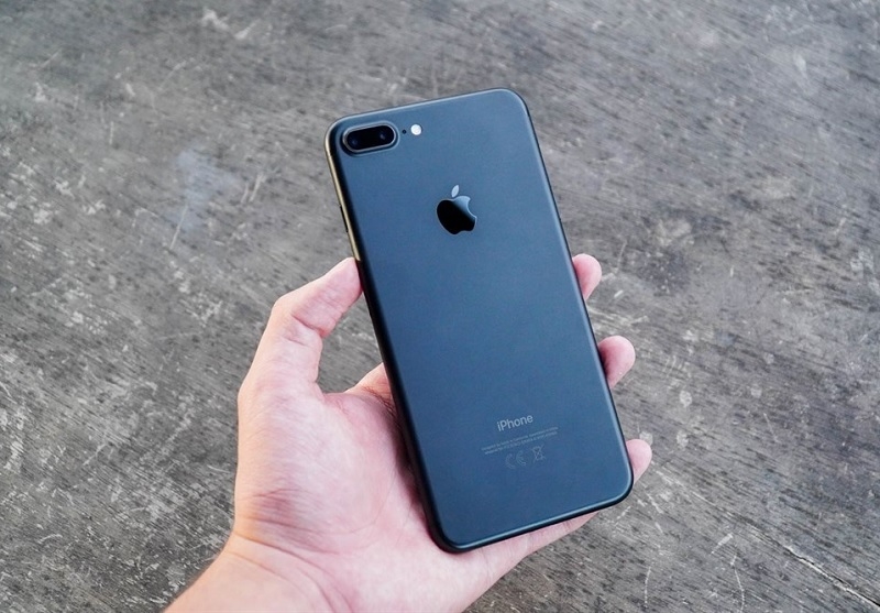 iPhone 7 Plus với cố một vừa hai phải tay không?