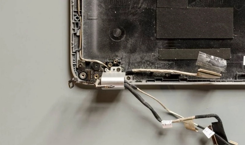 Nguyên nhân màn hình laptop bị đỏ là gì