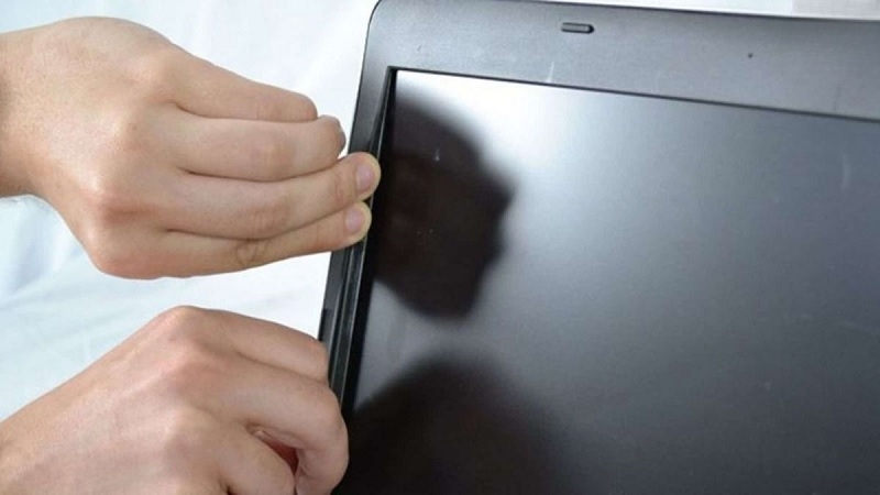 Dấu hiệu nhận biết màn hình laptop bị hở viền