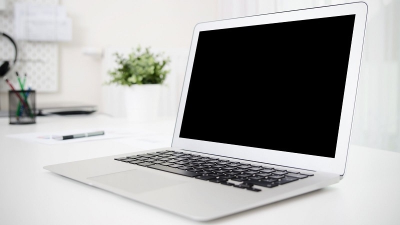 Nguyên nhân máy tính đang chạy tự nhiên màn hình đen là gì?