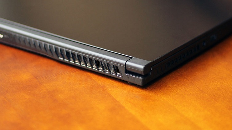 Hệ thống tản nhiệt nằm ở cạnh sau