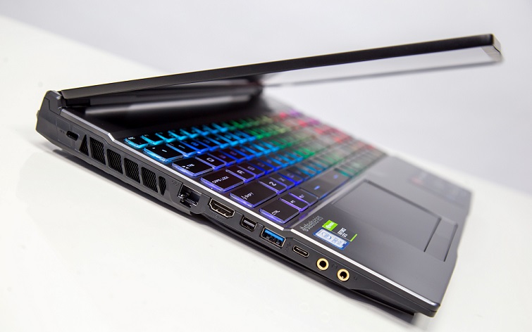 Cạnh trái của máy