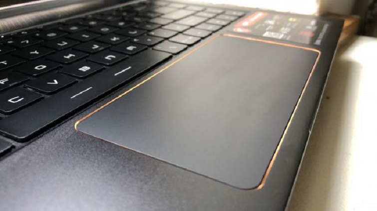 Bàn phím - Touchpad đa điểm lớn hơn, mượt mà hơn