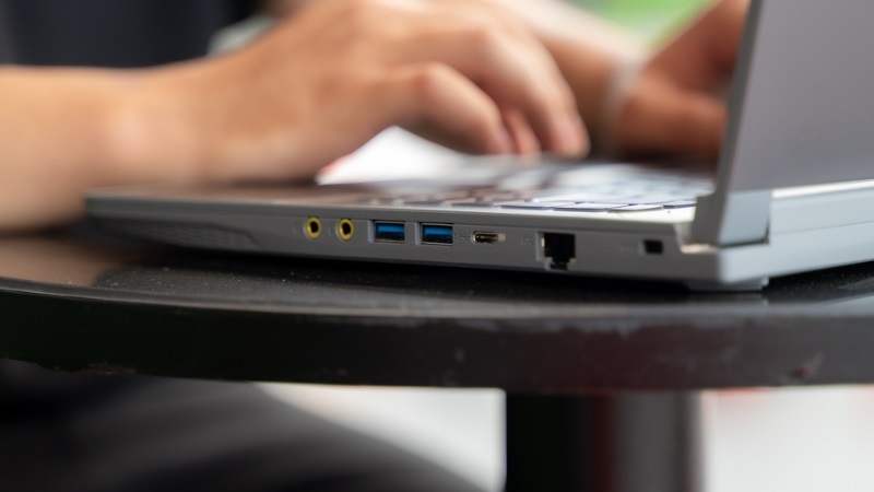 Laptop MSI Thin 15 B13UC-1411VN Laptop MSI Thin 15 B13UC-1411VN