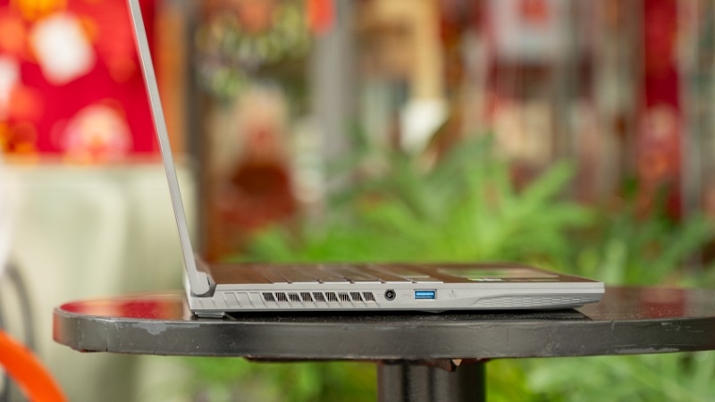 Laptop MSI Thin 15 B13UC-1411VN Laptop MSI Thin 15 B13UC-1411VN