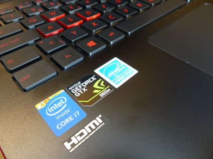 mua laptop render phai co vga roi