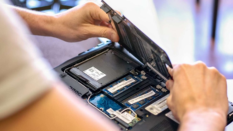 Hướng dẫn từng bước tự lắp RAM tại nhà bước 3 Hướng dẫn từng bước tự lắp RAM tại nhà bước 3