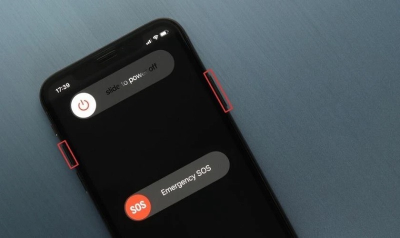 Nhấn giữ đồng thời vào nút sườn và nút tăng giảm âm lượng