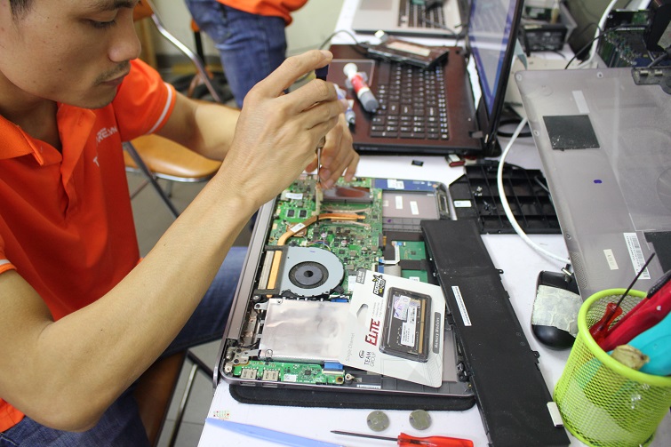 Thay ổ cứng SSD tại Techcare