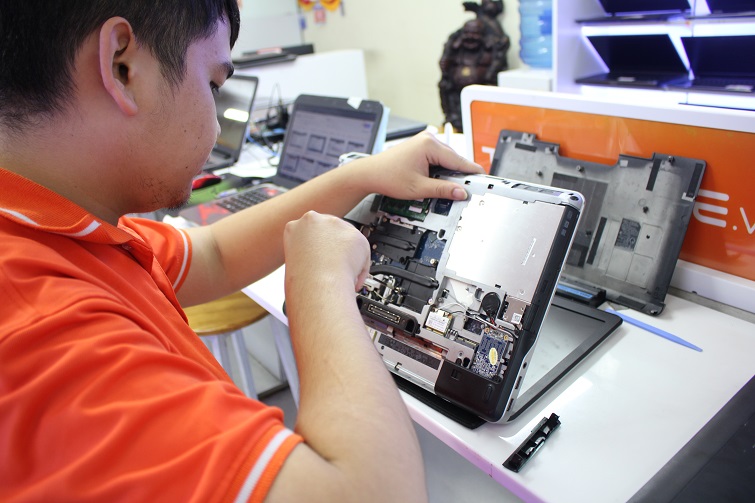 Thay ổ cứng SSD tại hệ thống Techcare
