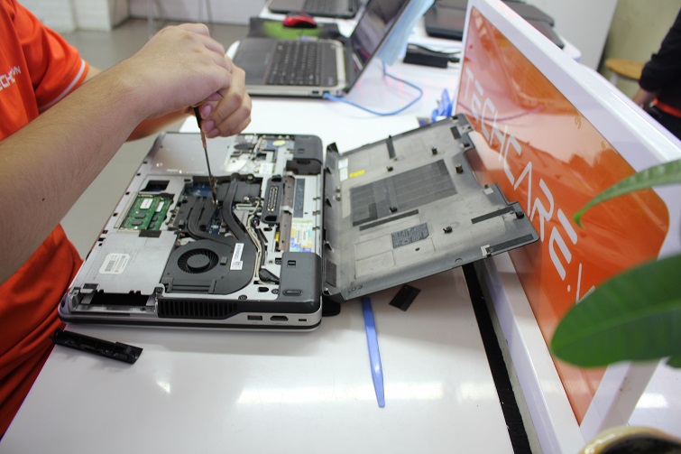 Thay ổ cứng SSD tại Techcare