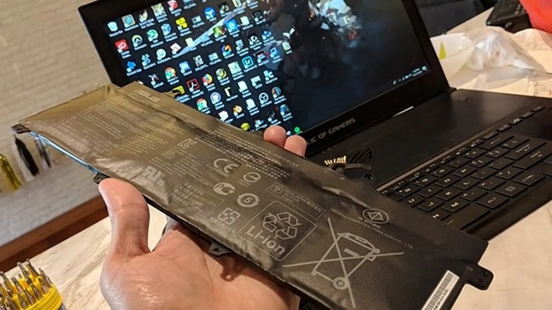 Nguyên nhân khiến pin laptop bị phồng Nguyên nhân khiến pin laptop bị phồng