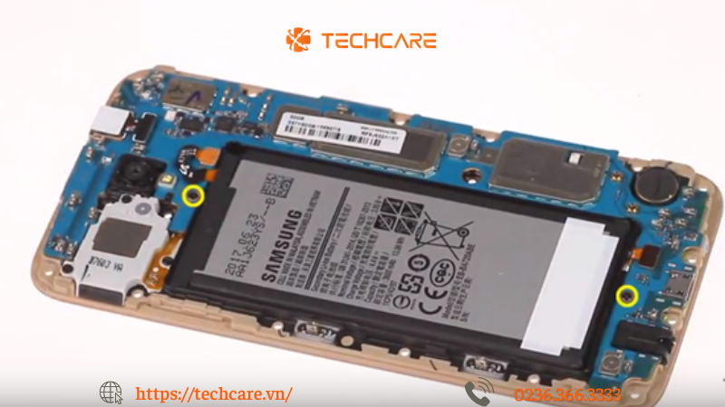 quy-trinh-sua-dien-thoai-samsung-tai-techcare