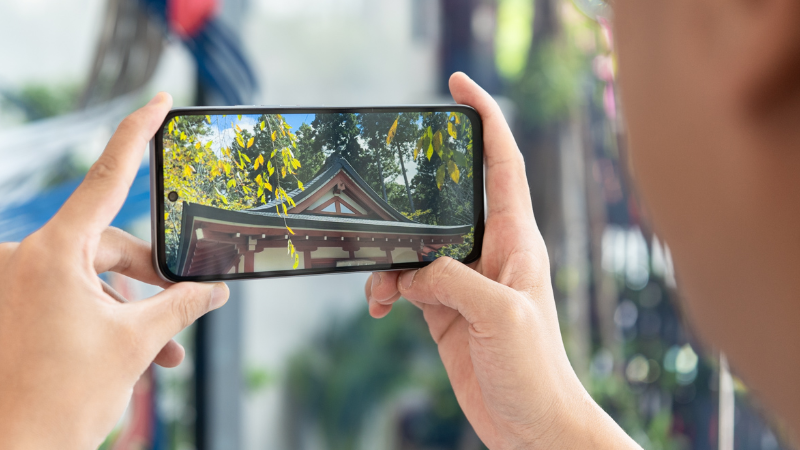 Samsung Spark 50 có thêm đèn flash cho camera trước