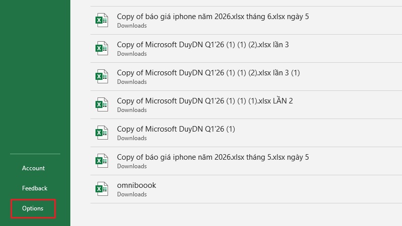 Menu File trong Excel, mũi tên chỉ vào mục Options