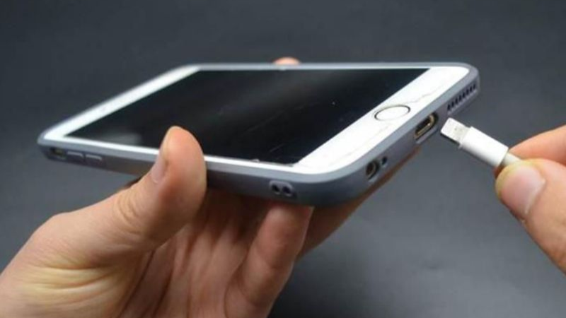 sua-chan-sac-dien-thoai-bi-hu-hong