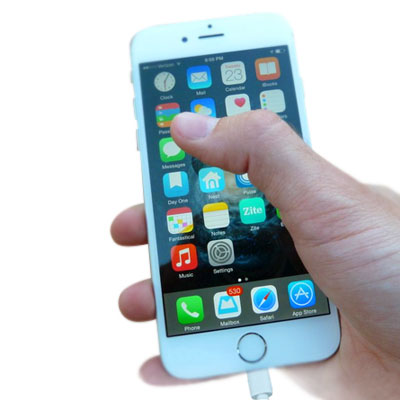 Sửa iPhone bị loạn cảm ứng khi sạc