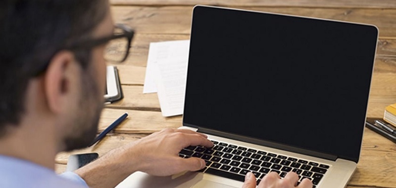 Dấu hiệu màn hình laptop bị tối là gì?