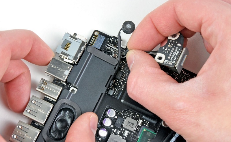 Nguyên nhân laptop Dell không lên nguồn là gì?