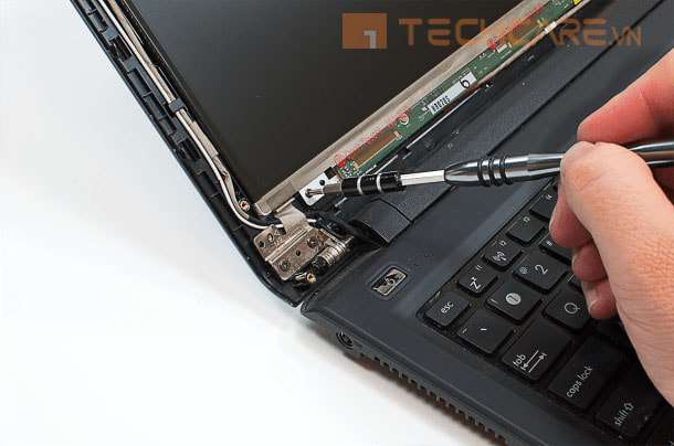 thay bản lề laptop có đắt không