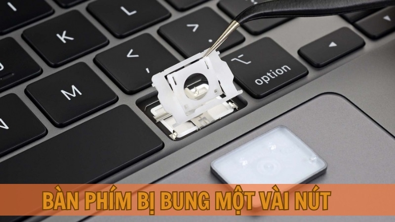 Bàn phím bị bung một vài nút nhưng vẫn còn miếng đệm silicon, có thể sử dụng được Bàn phím bị bung một vài nút nhưng vẫn còn miếng đệm silicon, có thể sử dụng được