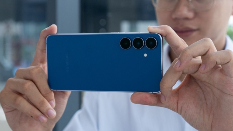 Khi nào cần thay camera Samsung Galaxy S25 FE?