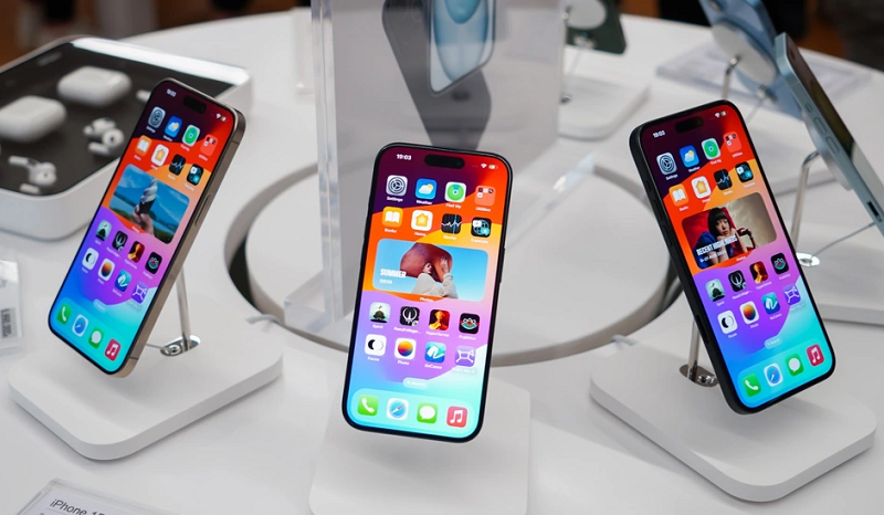 thay-man-hinh-iphone-15