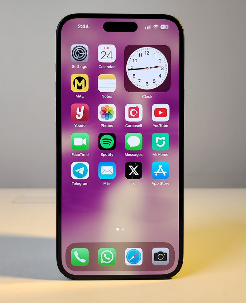 thay-man-hinh-iphone-15-plus