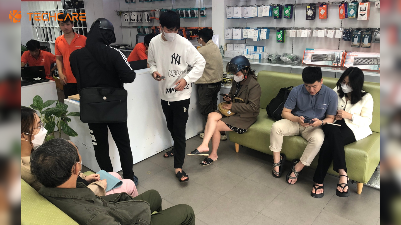 thay-man-hinh-oppo-a78-techcare