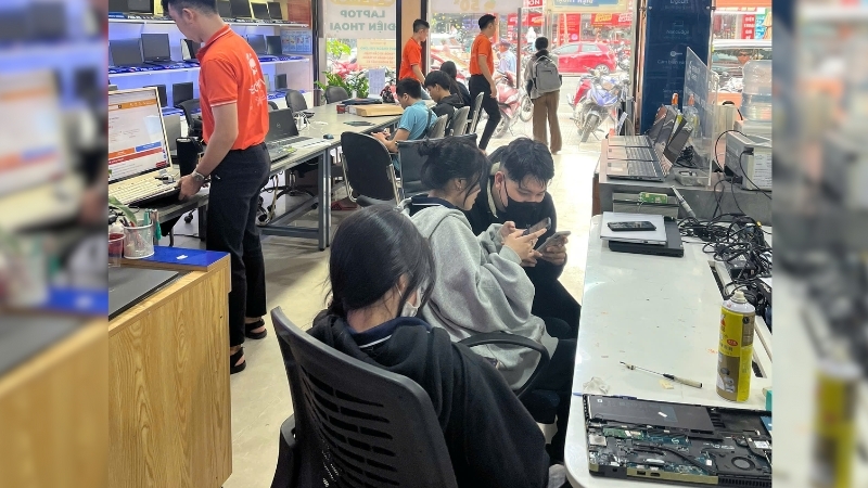 thay-man-hinh-realme-11-tai-techcare