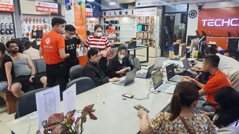 thay-man-hinh-xiaomi-mi-11-ultra-tai-techcare