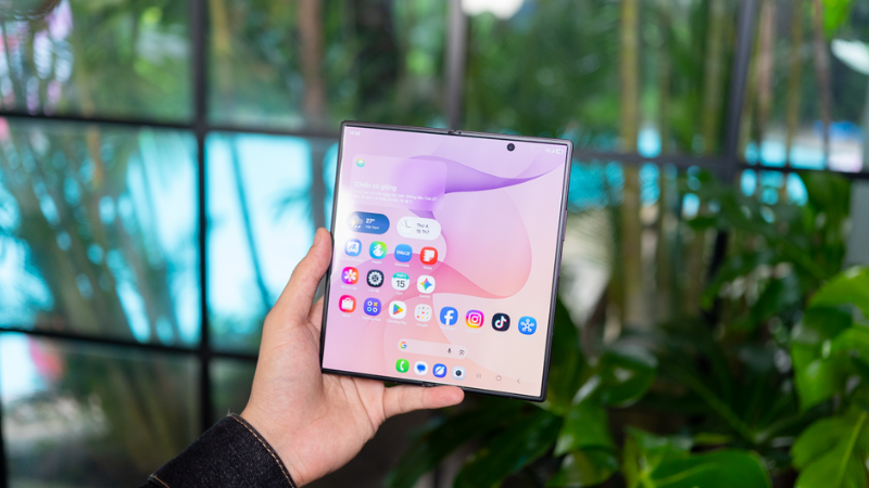 thay-man-samsung-galaxy-z-fold-8-ultra