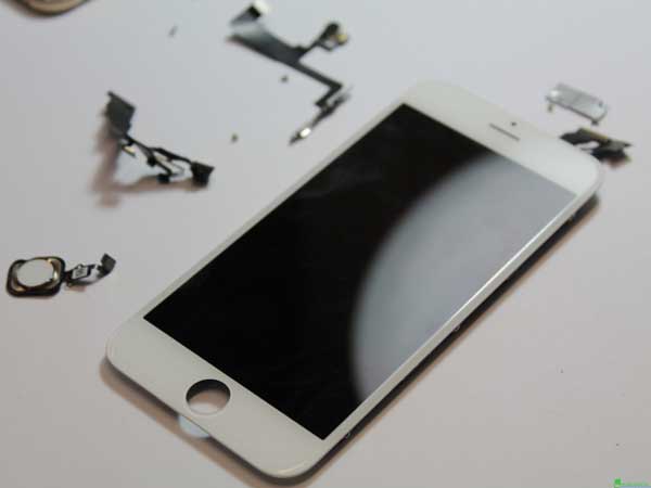 Thay mặt kính iPhone 6 Plus tại TechCare