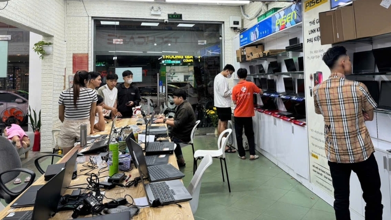 Thay Mặt Kính Realme 11