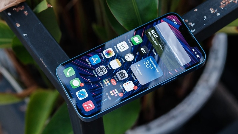 Khi nào cần thay mặt kính iPhone 13 Mini?