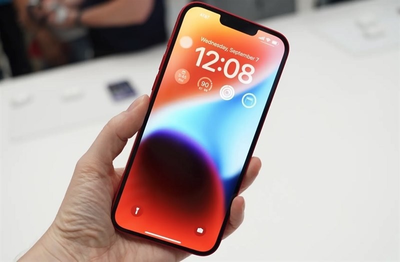 Những trường hợp cần thay mặt kính iPhone 14 Plus bạn cần biết