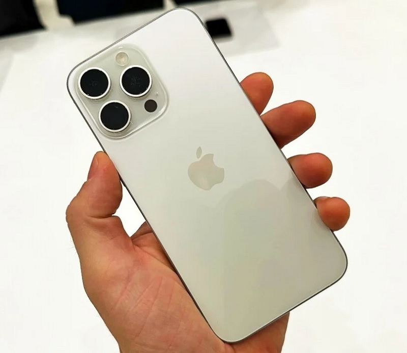 thay-mat-kinh-iphone-15-pro