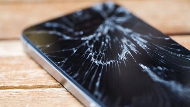 thay-mat-kinh-oppo-a60-tai-da-nang