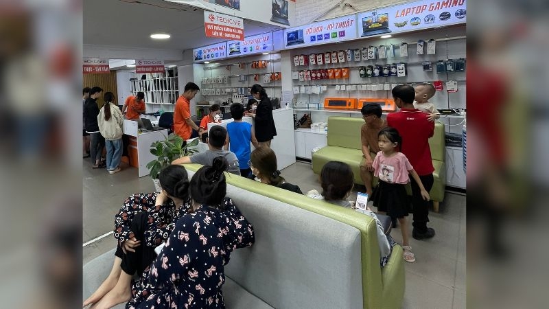 thay-mat-kinh-oppo-a60-tai-techcare