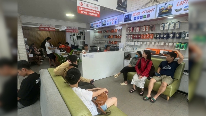 thay-mat-kinh-oppo-reno-10-pro-tai-techcare