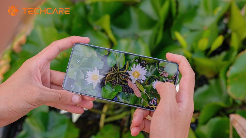 thay-mat-kinh-oppo-reno-11-F-uy-tin