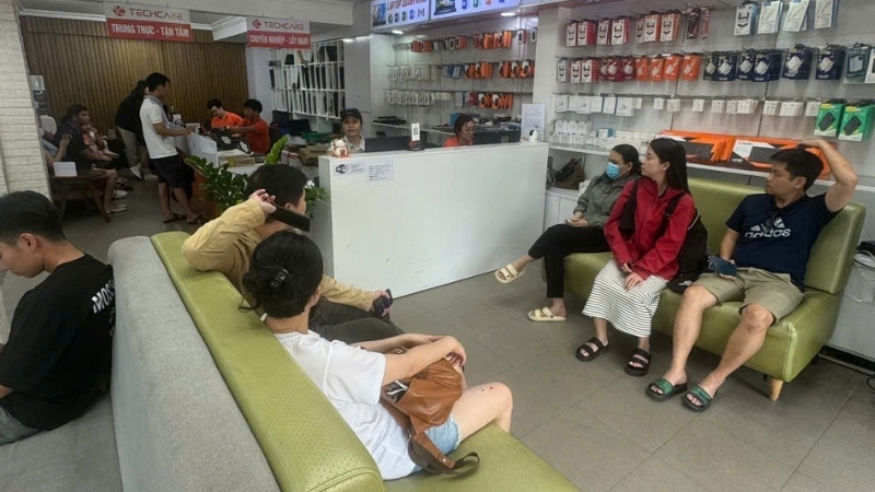 thay-mat-kinh-realme-11-pro-tai-techcare